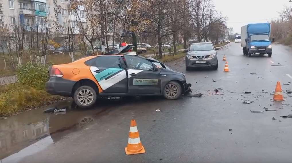 Три человека пострадали в массовом ДТП в Дзержинске 9 ноября