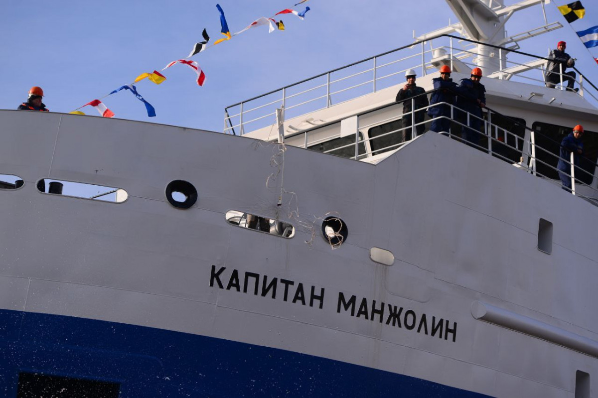 Краболов-процессор «Капитан Манжолин» спустили на воду в Навашине
