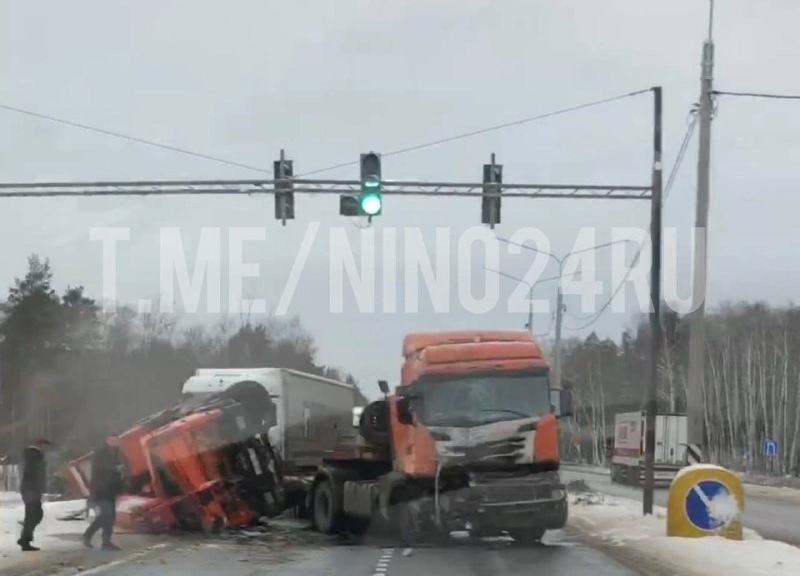 Движение по трассе М-7 в районе поворота на Дзержинск перекрыто из-за ДТП