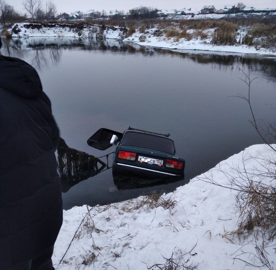 Водитель погиб, съехав с моста в реку в Сергачском районе