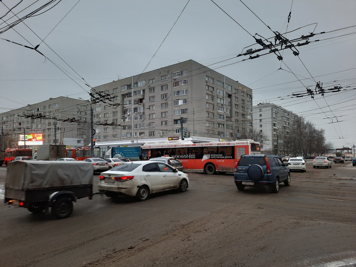 Пробки сковали движение в Нижнем Новгороде утром 21 ноября