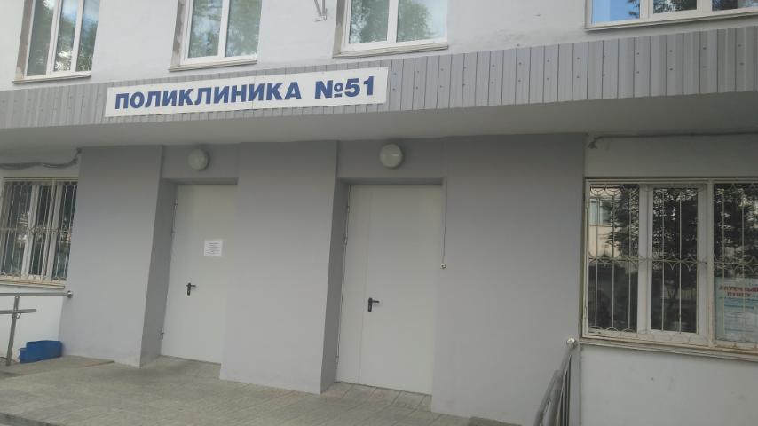 Территорию у нижегородской поликлиники №51 убрали из перечня платных парковок