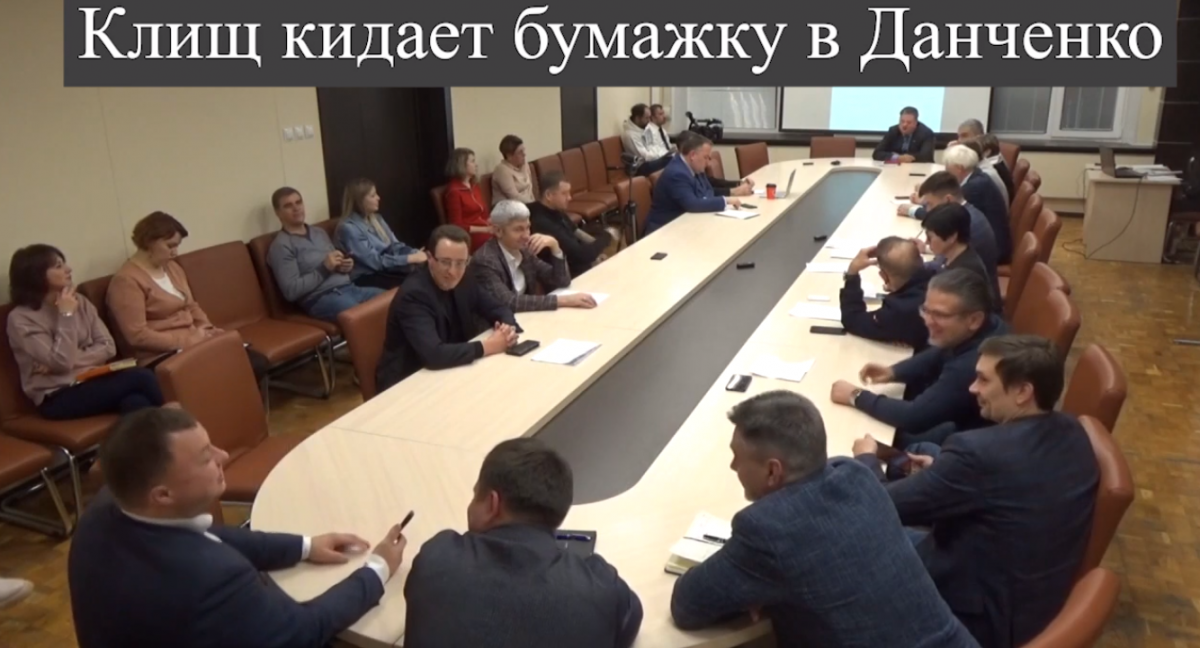 Депутаты Гордумы Сарова бросались бумажками на заседании