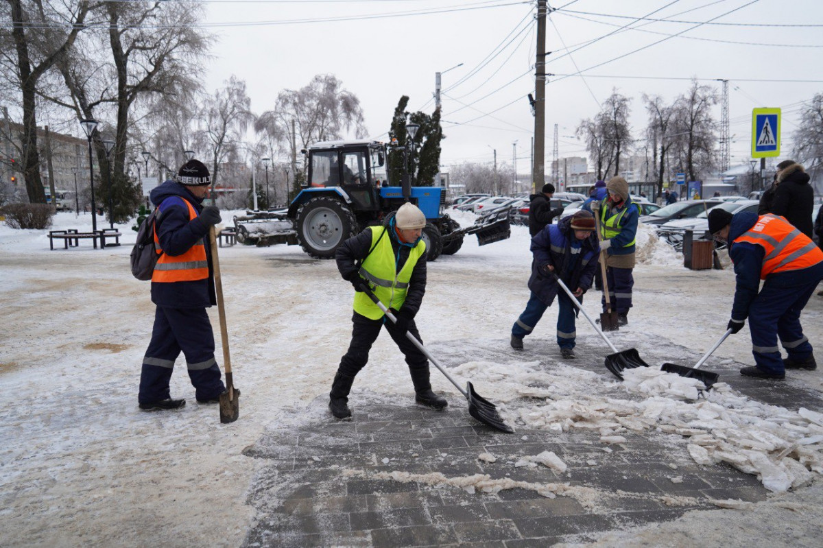 Для борьбы с гололедом в Дзержинске израсходовано более 1 700 тонн пескосоляной смеси