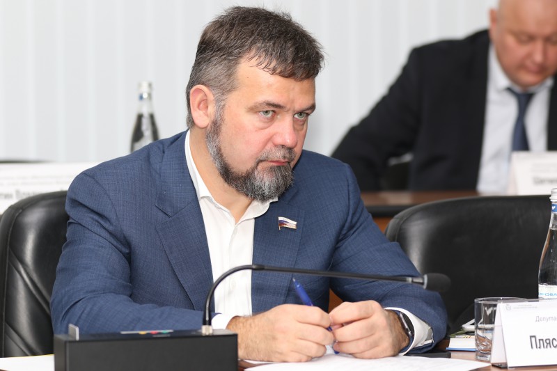 Пляскин: объемы финансирования на 2023 год по профильным для комиссии направлениям выше показателей текущего года