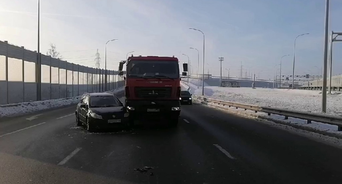 Грузовик и иномарка столкнулись под Нижним Новгородом