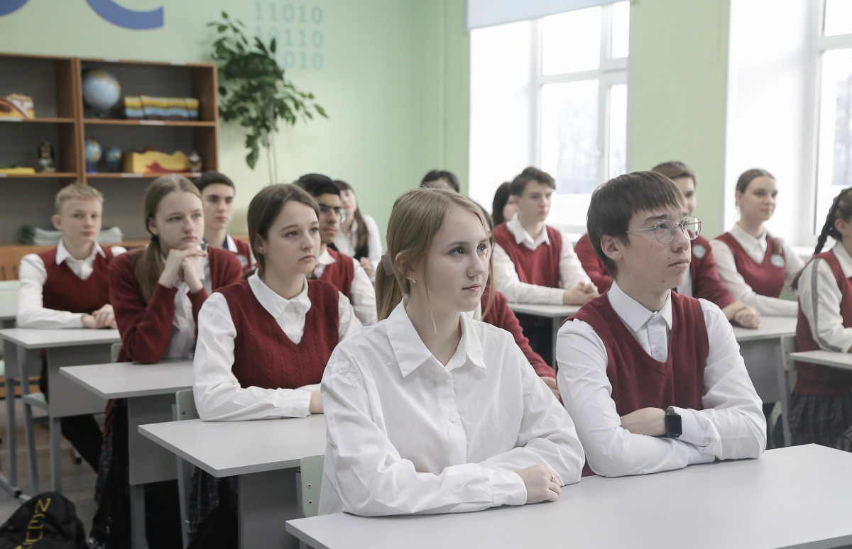 Процессы управления городом и формирования команды мэра обсудили с нижегородскими школьниками