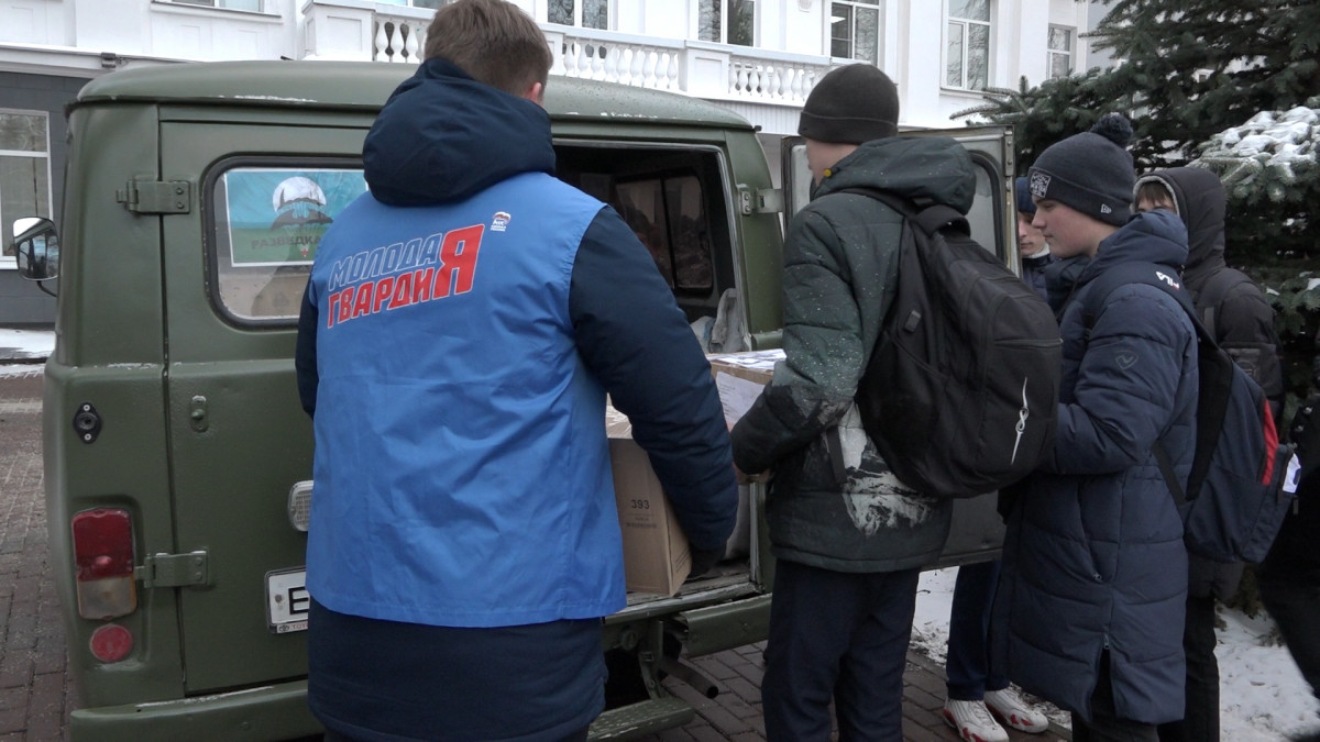 Активисты Автозаводского района передали УАЗ для военнослужащих