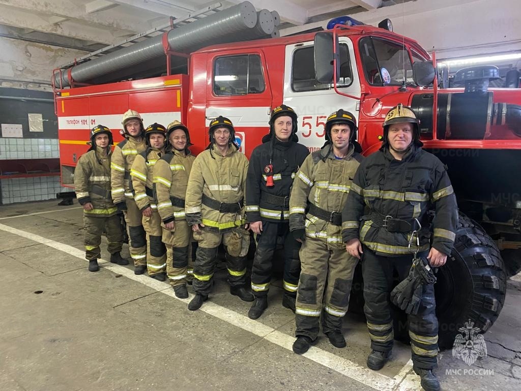 Жители Павлова поблагодарили сотрудников МЧС за помощь во время пожара