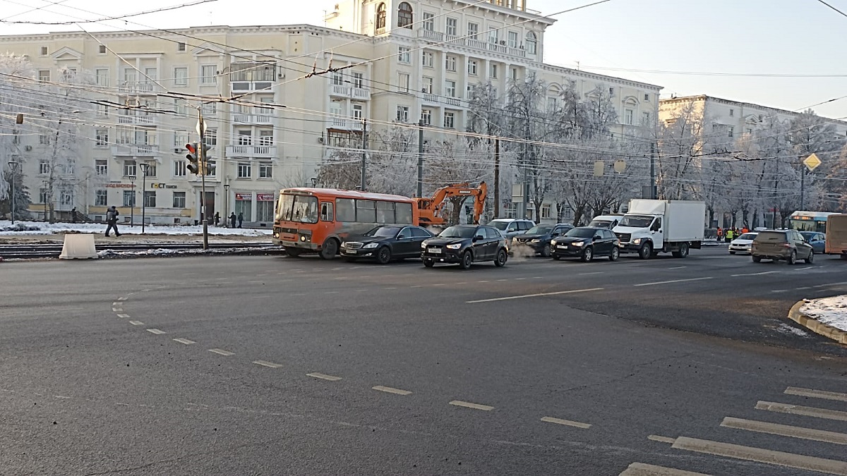 Два участка дороги на Коминтерна расширены до трех полос