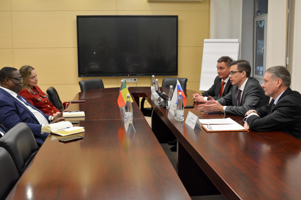 Шалабаев обсудил с послом республики Бенин в РФ возможные направления сотрудничества