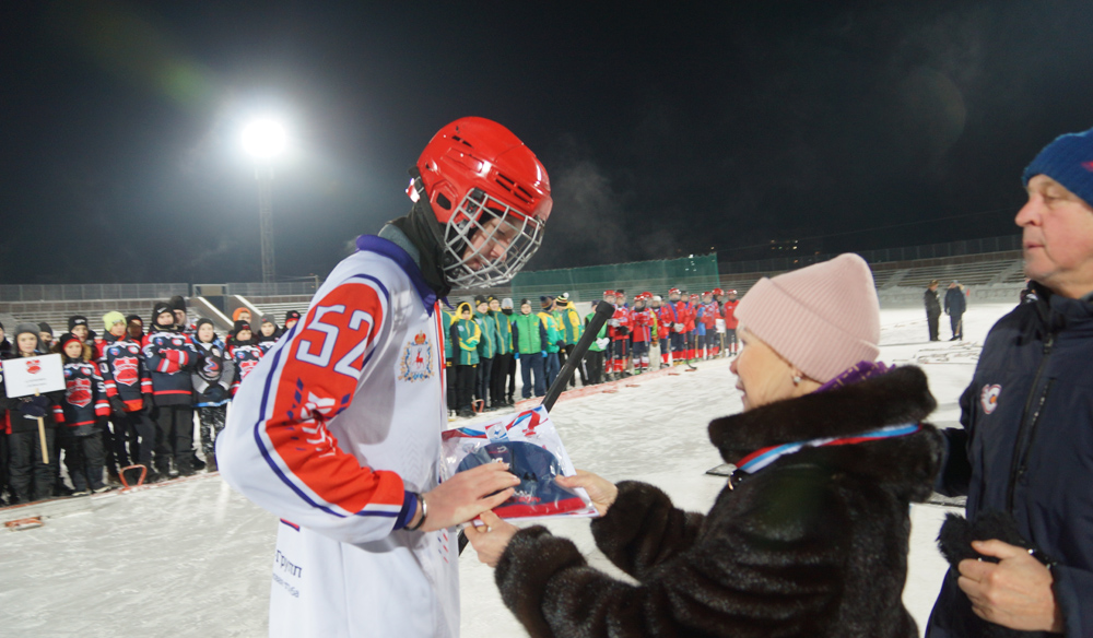 Команда «Нижегородец» победила в турнире по хоккею с мячом