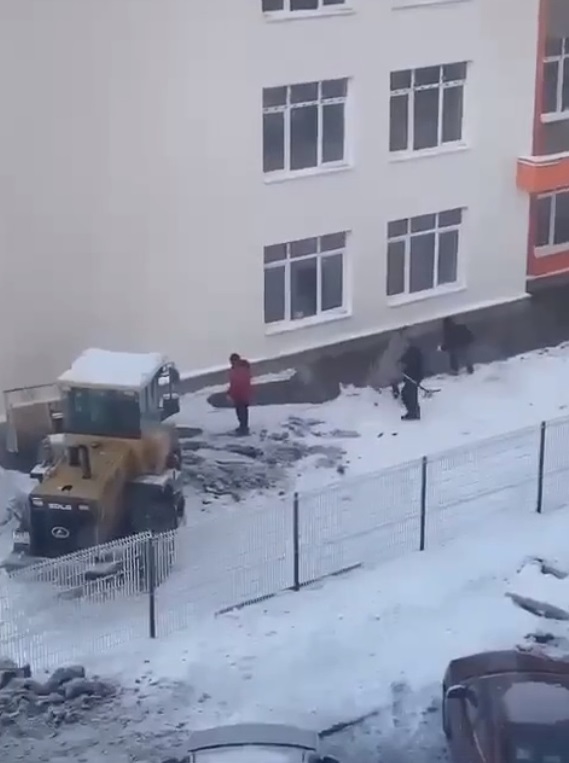 Нижегородские власти прокомментировали укладку асфальта на снег в «Новой Кузнечихе»