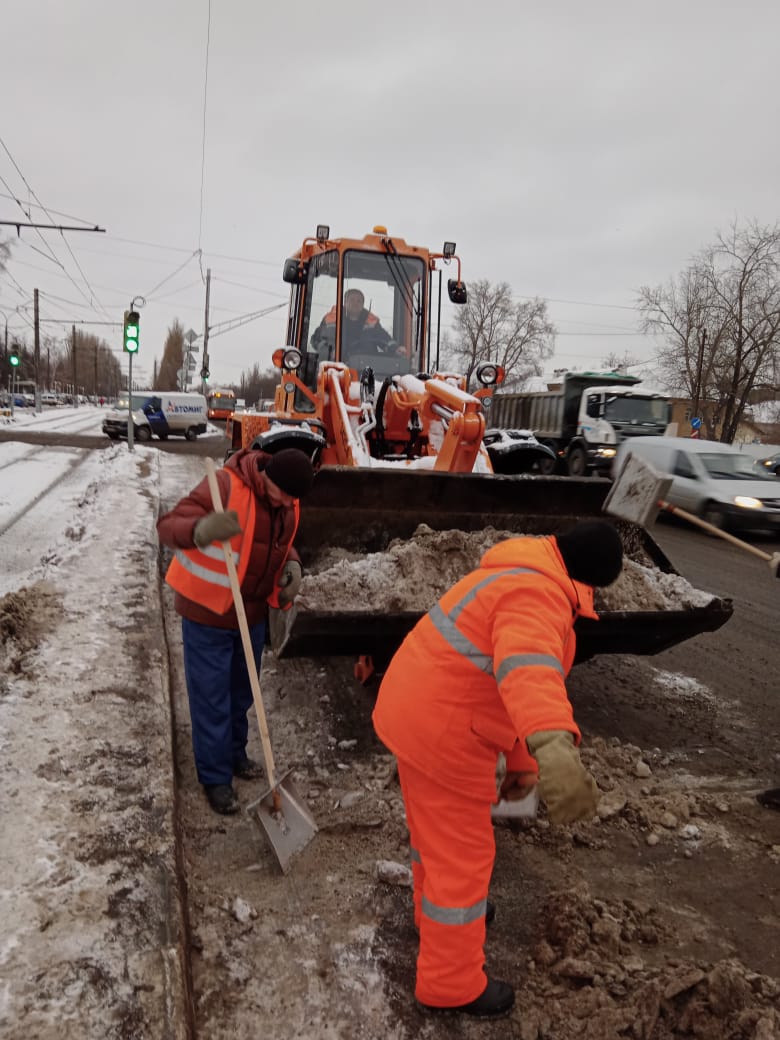 Более 400 машин задействовано в уборке снега на дорогах Нижнего Новгорода