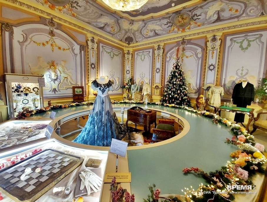 «Волшебный мир зимних праздников»: новогодняя выставка открылась в Усадьбе Рукавишниковых