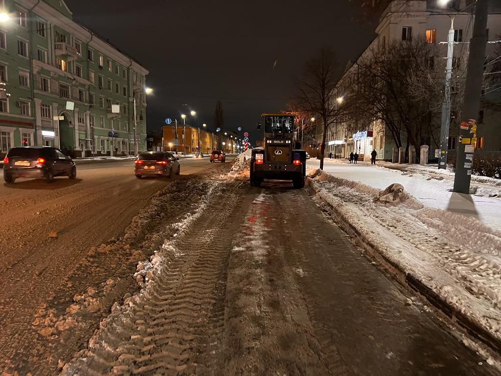Фото и видео: улицы Нижнего Новгорода чистят от снега