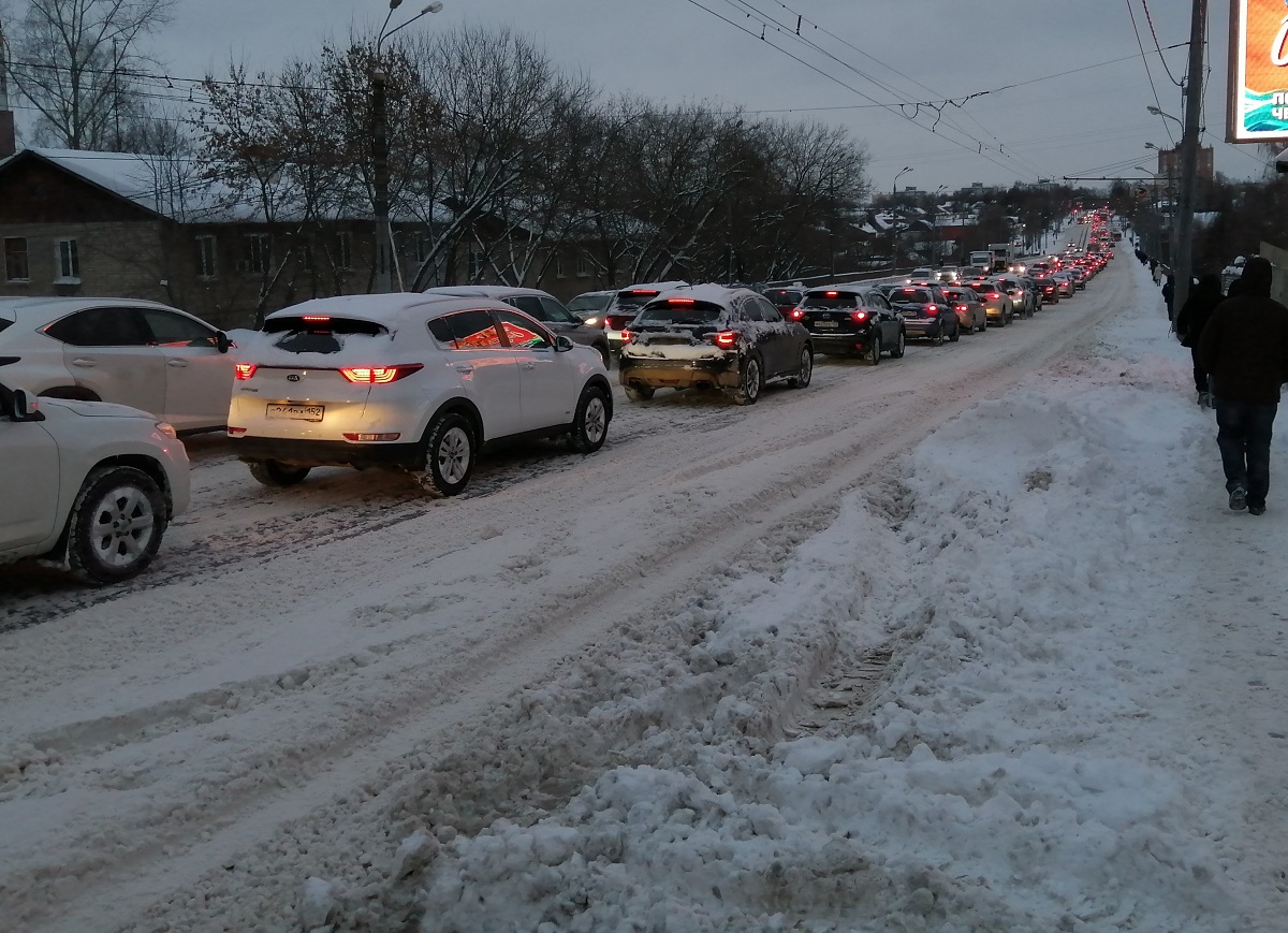 Огромные пробки образовались в Нижнем Новгороде вечером 19 декабря