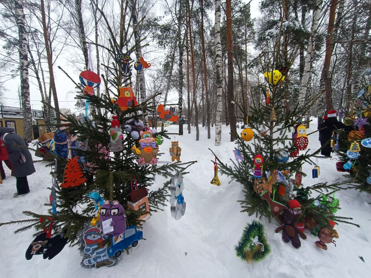 Школа № 81, украсившая елку в тематике «200 лет Нижегородской ярмарке», победила в конкурсе «Елка-Шоу»