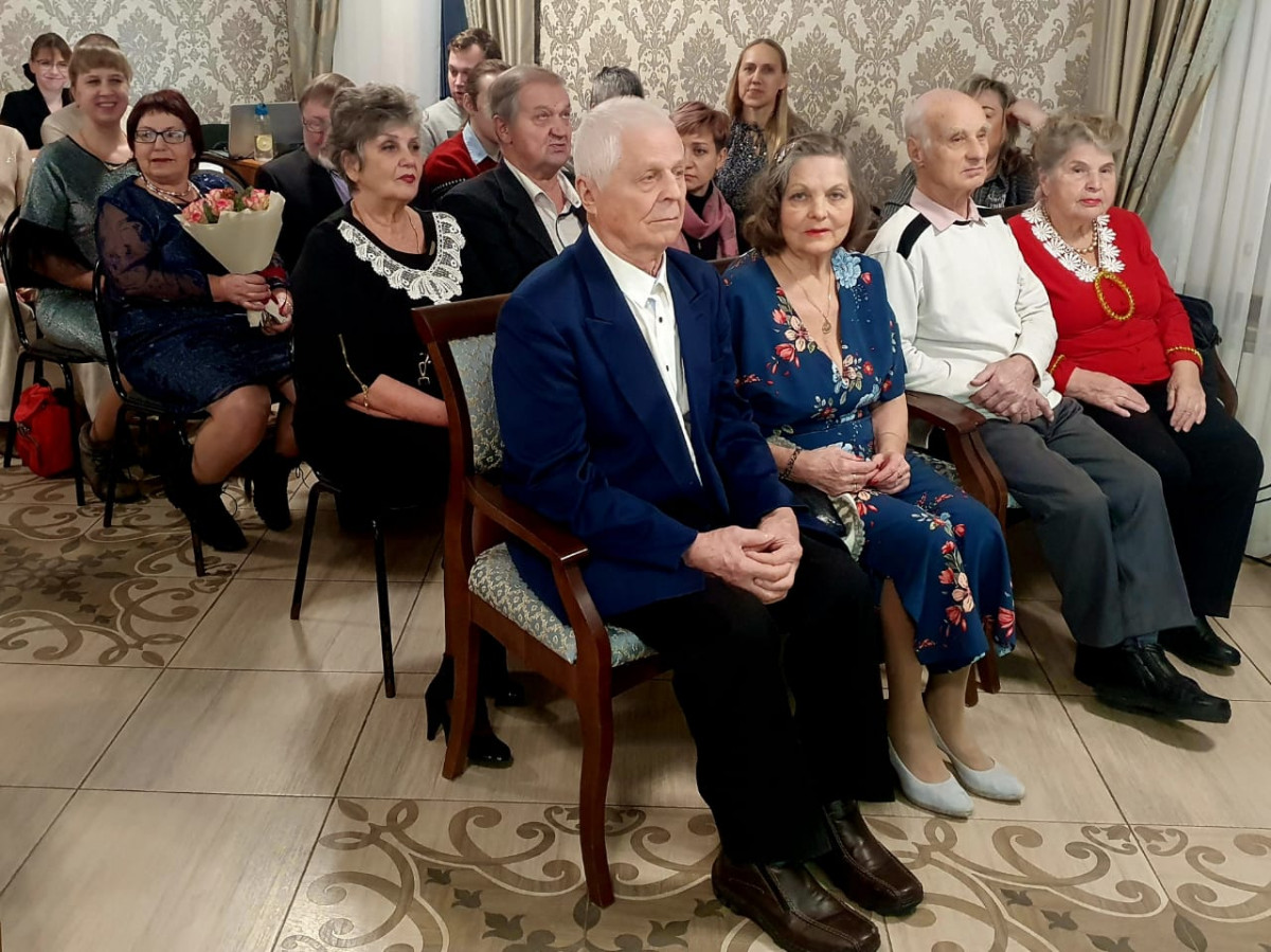 Девять супружеских пар-юбиляров поздравили в Заречном Доме бракосочетания