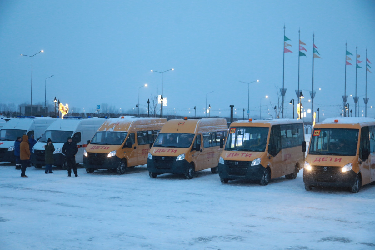 20 автомобилей скорой помощи и 55 школьных автобусов поступили в Нижегородскую область