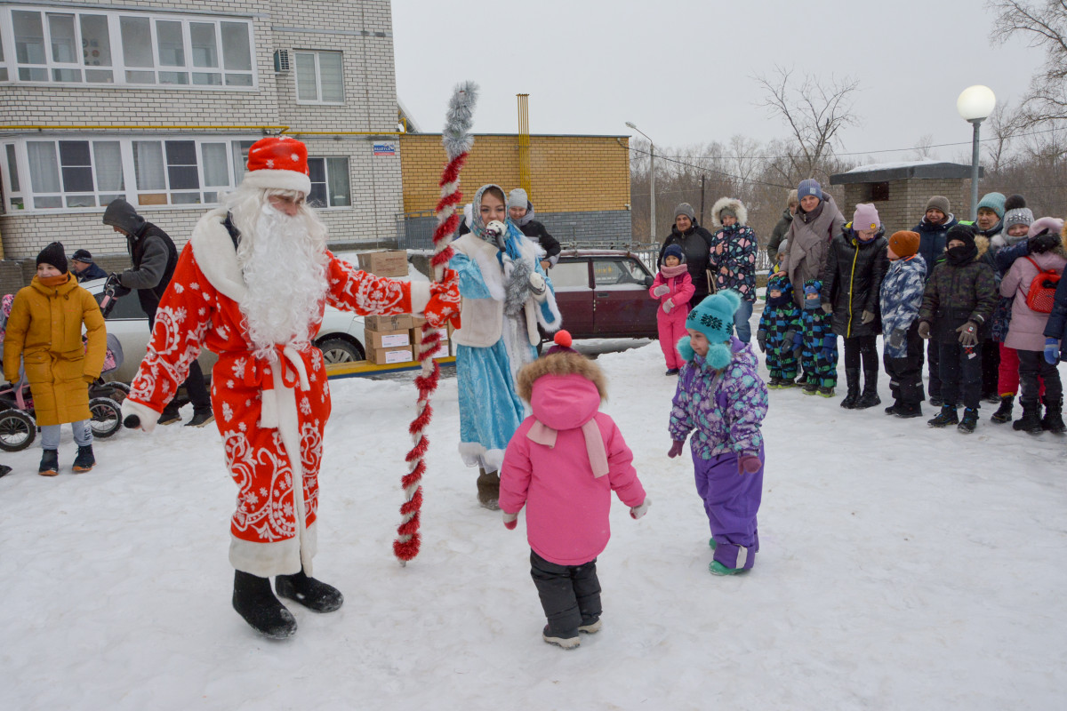 Более трех тысяч нижегородцев посетили праздники «Новый год в каждый двор»
