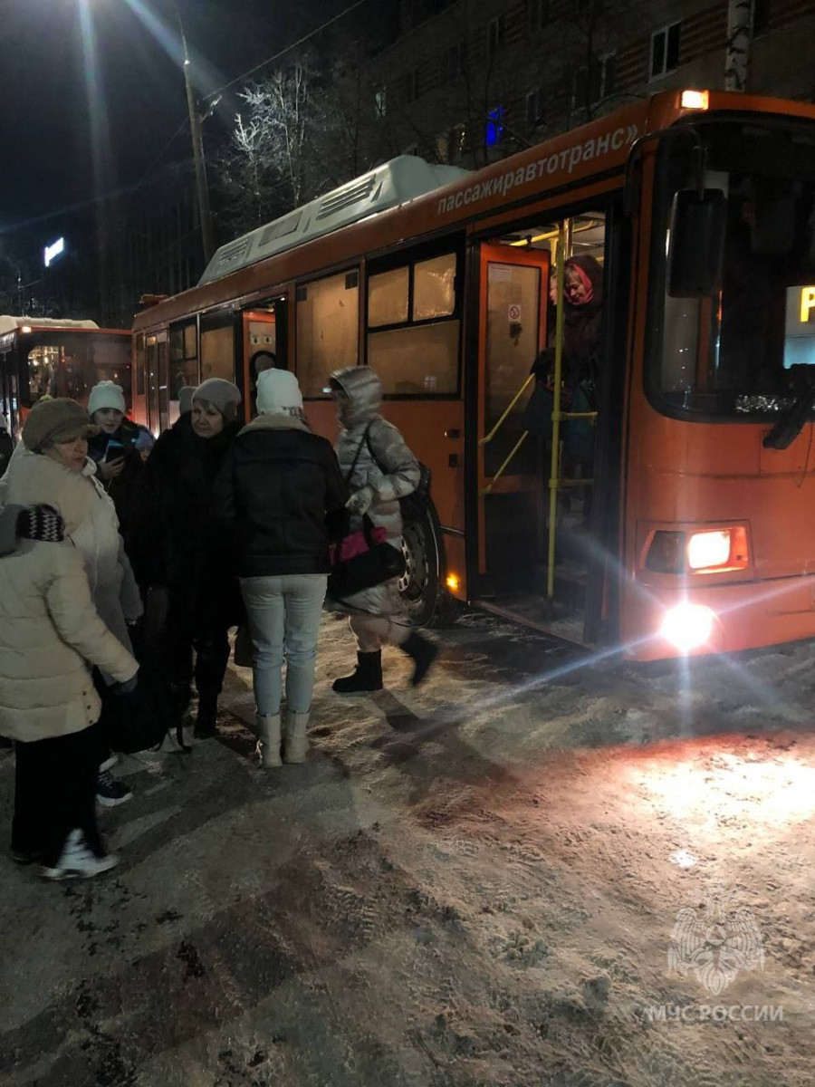 Замерзающих пассажиров сломавшегося автобуса спасли в Нижегородской области