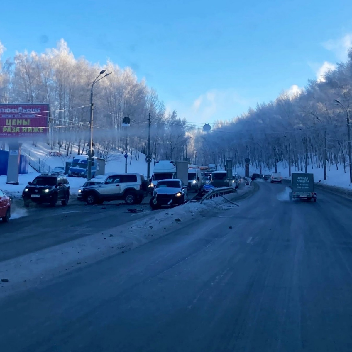 Три автомобиля столкнулись около Мызинского моста в Нижнем Новгороде