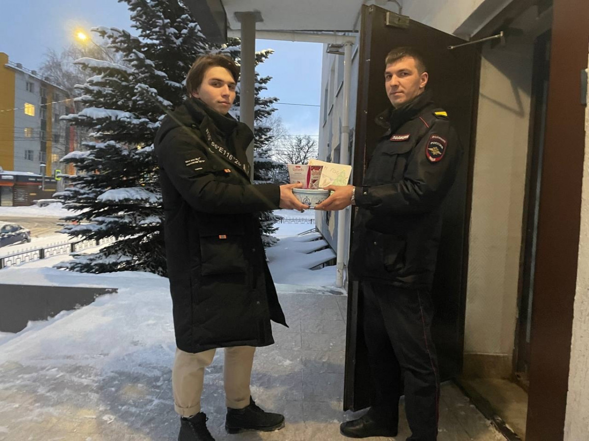 Школьники Советского района вручили более 100 подарков в рамках акции «Российский детский Дед Мороз»