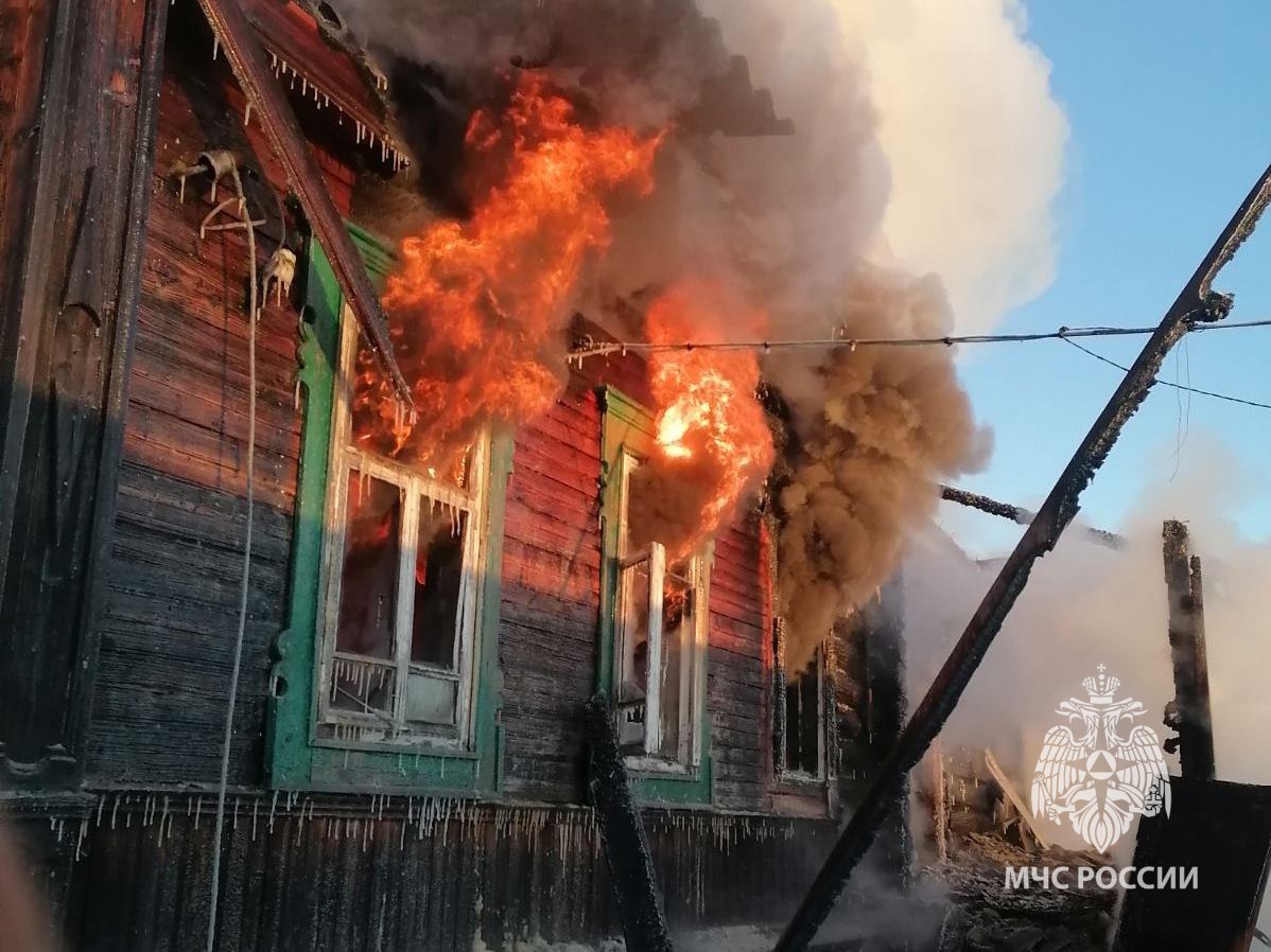 Жилой дом сгорел из-за неисправности дымовой трубы в Ветлужском районе