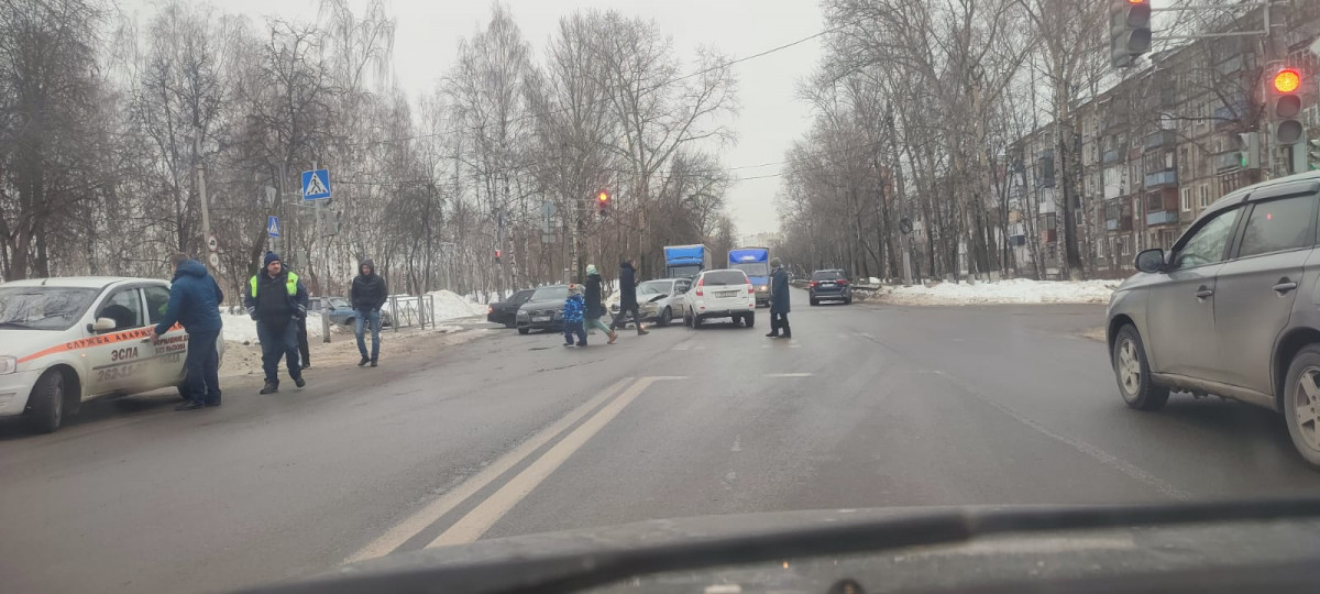 Массовая авария произошла на улице Черняховского в Нижнем Новгороде