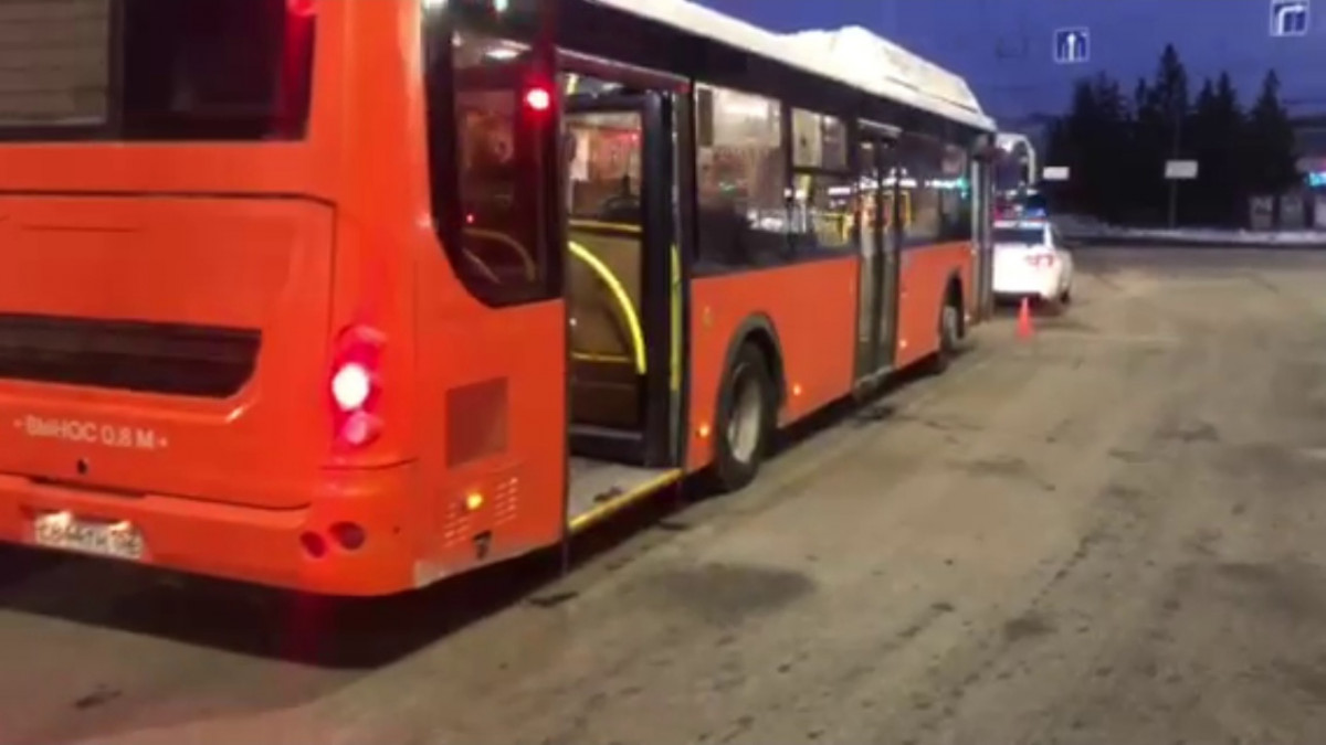 75-летнюю нижегородку госпитализировали после падения в автобусе