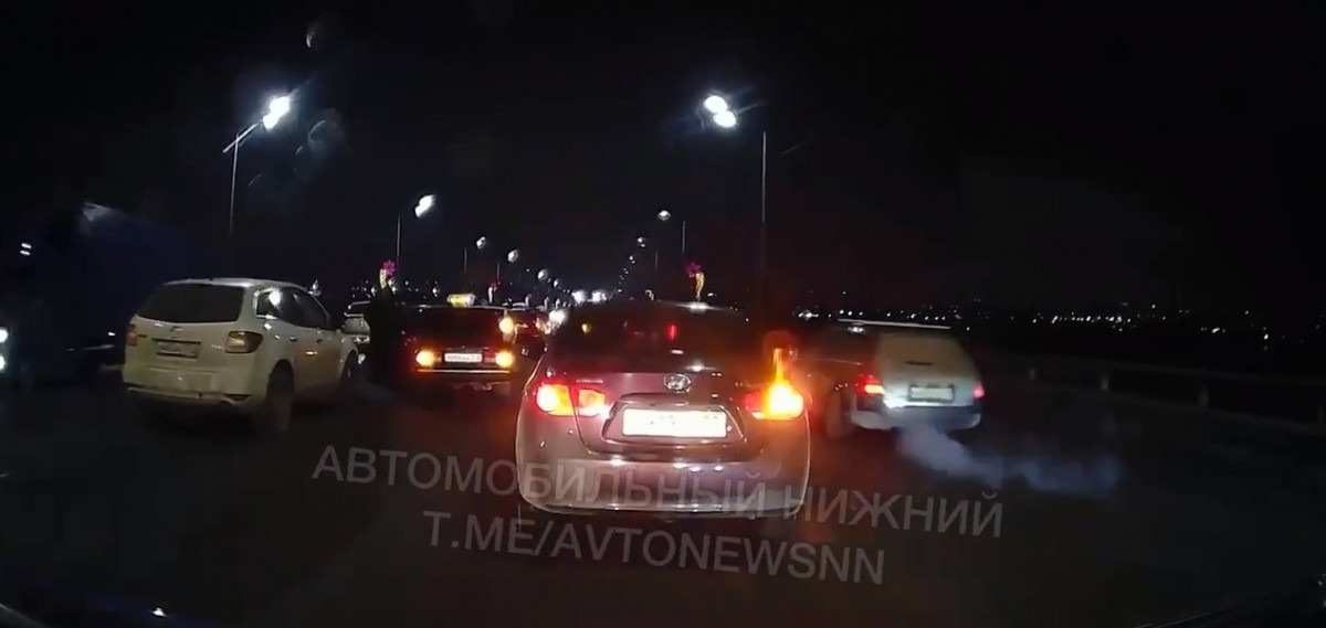 Семь машин столкнулись на Мызинском мосту в Нижнем Новгороде