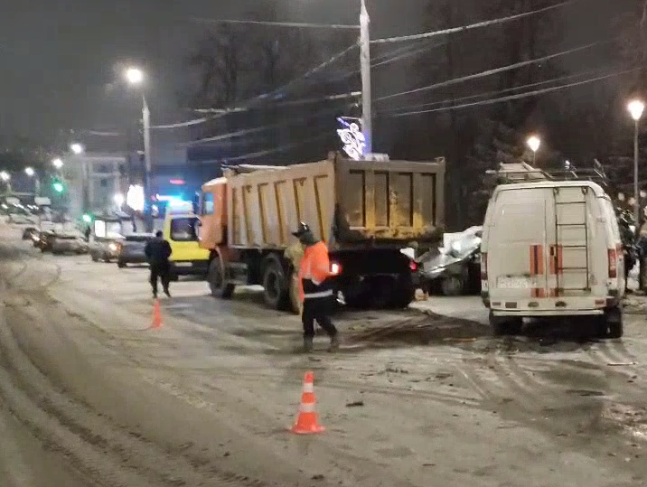 Четыре человека погибли в страшном ДТП на проспекте Гагарина