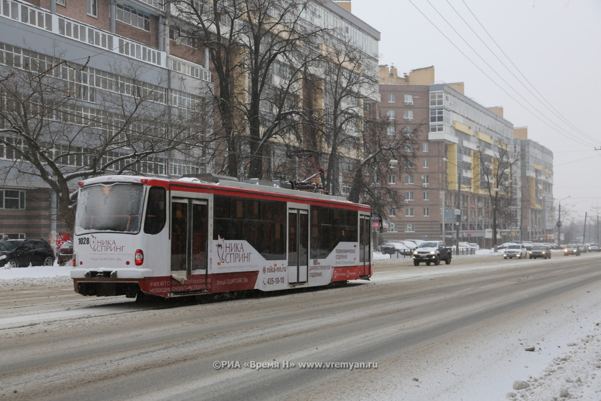 Белый BMW парализовал движение трамваев в центре Нижнего Новгорода