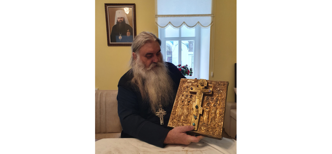 Старинную икону «Крест с предстоящими» нашли в нижегородском монастыре