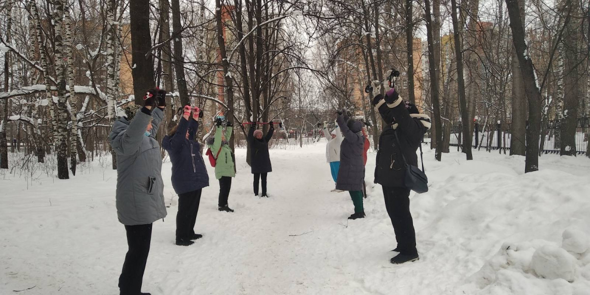 Жителей Ленинского района приглашают на занятия скандинавской ходьбой