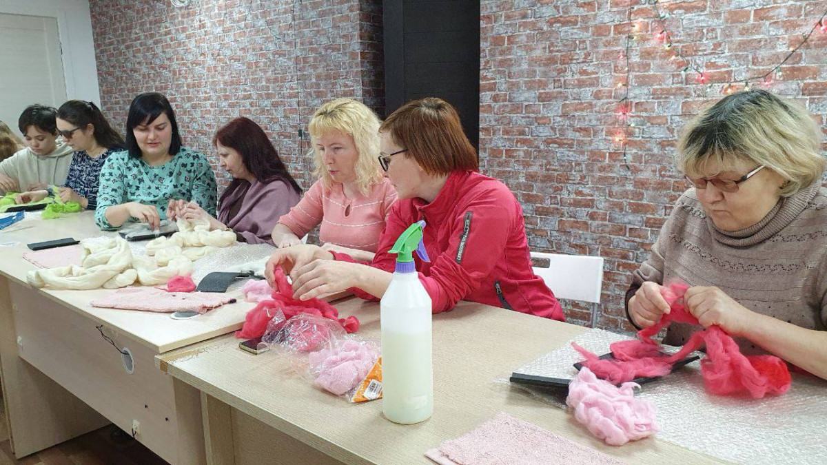 Нижегородские волонтеры провели для незрячих мастер-класс по рукоделию