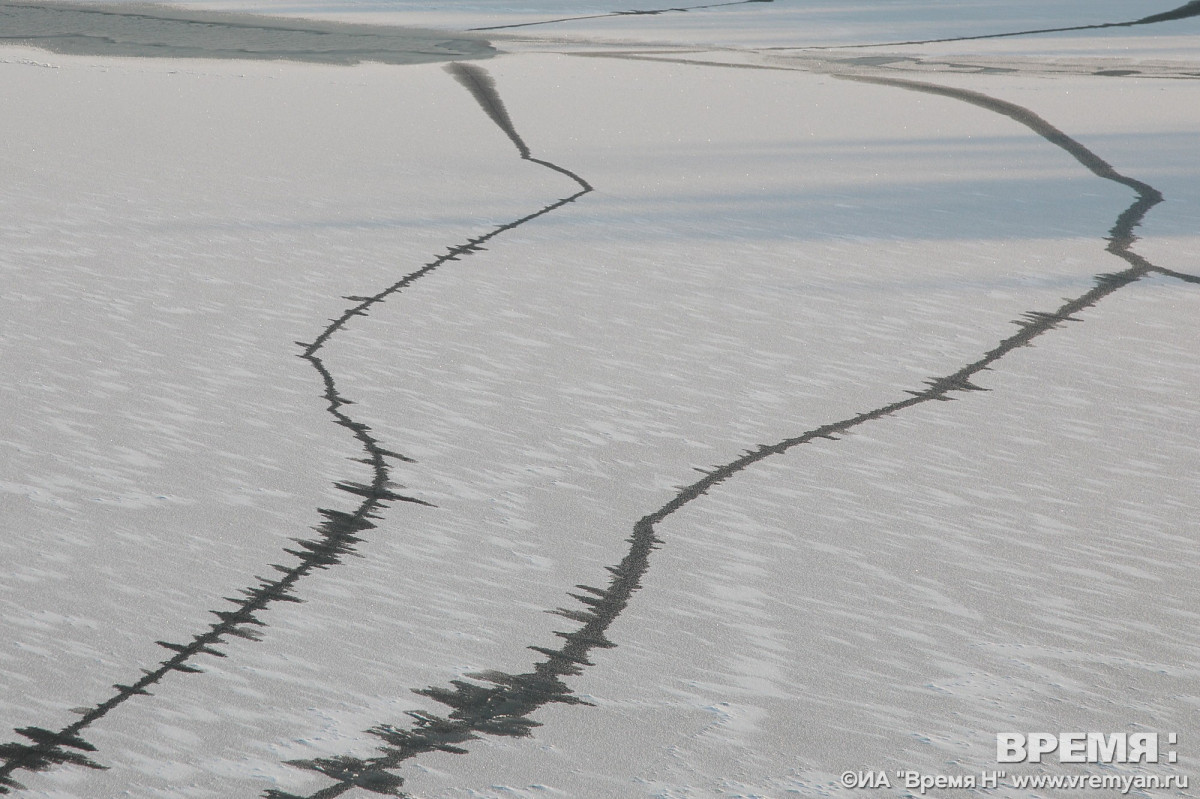 Ведущие к полынье следы обнаружены при поиске пропавшего мальчика ...