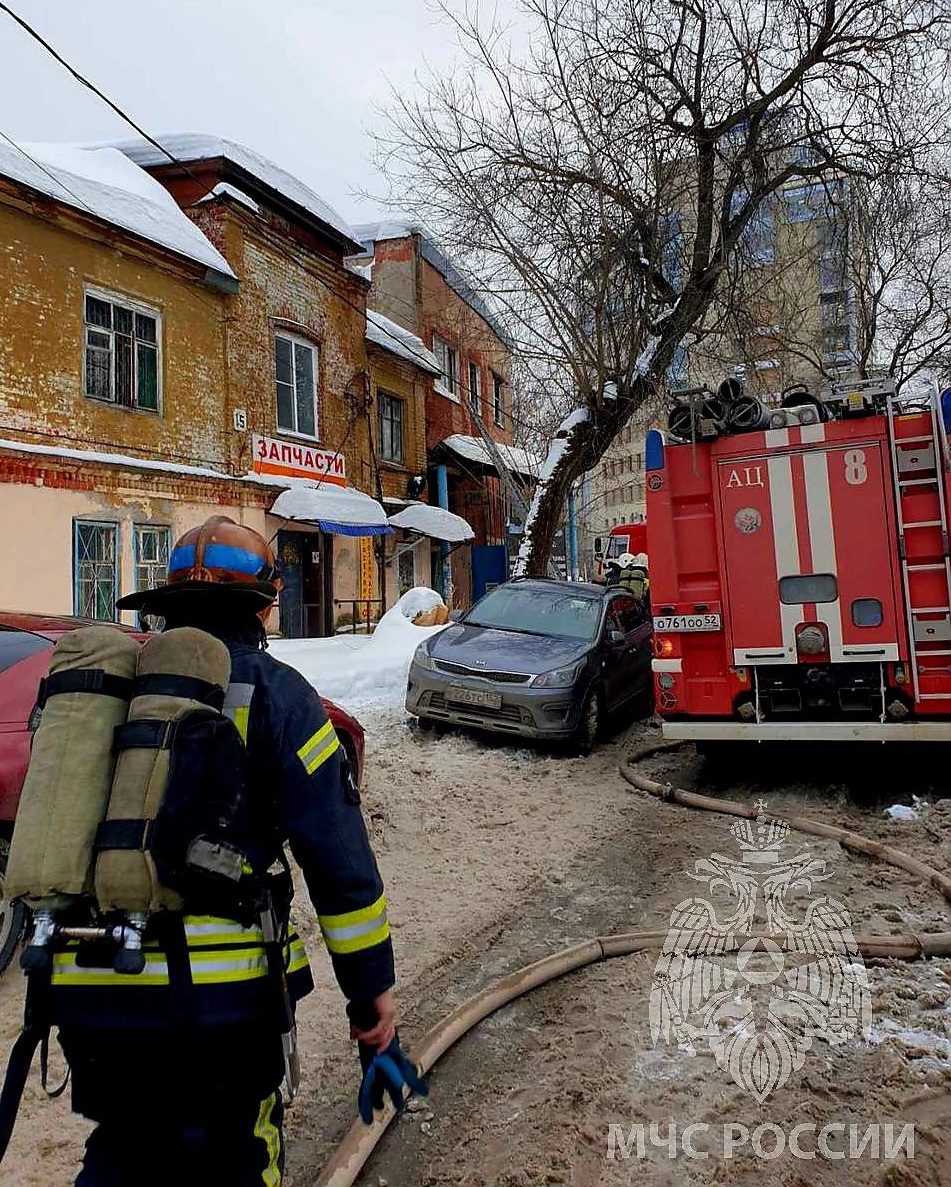 Еще один дом горит площади Сенной в Нижнем Новгороде