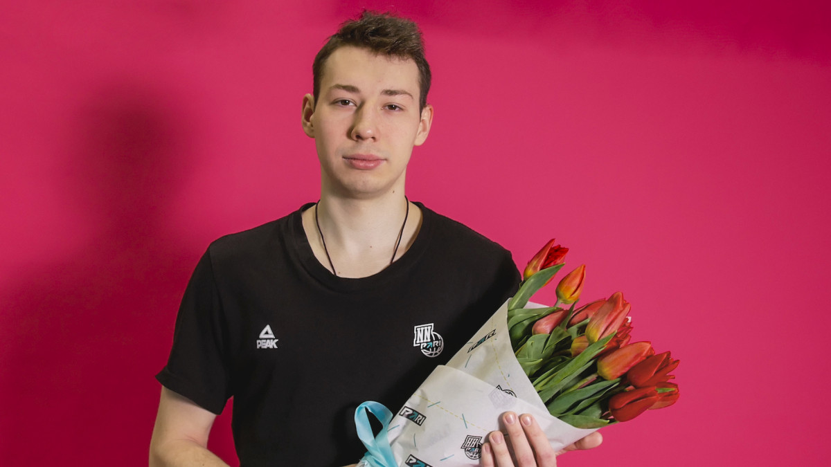 На матче «Пари НН» — УНИКС всем девушкам вручат цветы от баскетболистов