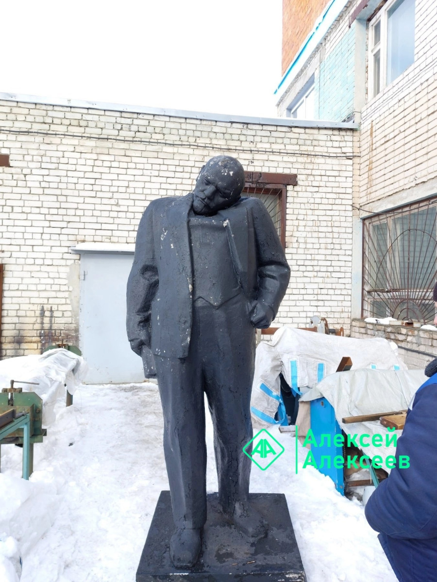 Шея сломалась у памятника Ленину на территории дзержинского завода