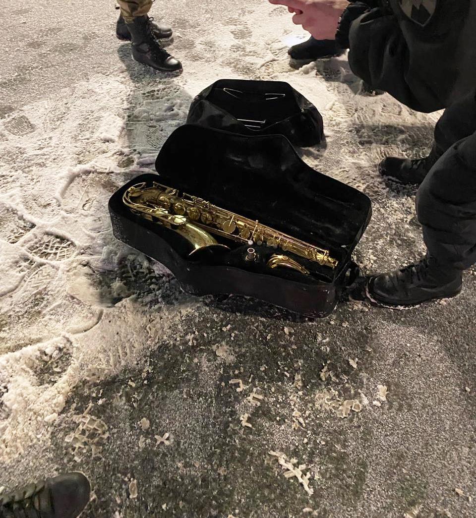 Саксофон нашли в сумке, остановленной на дороге на проспекте Гагарина