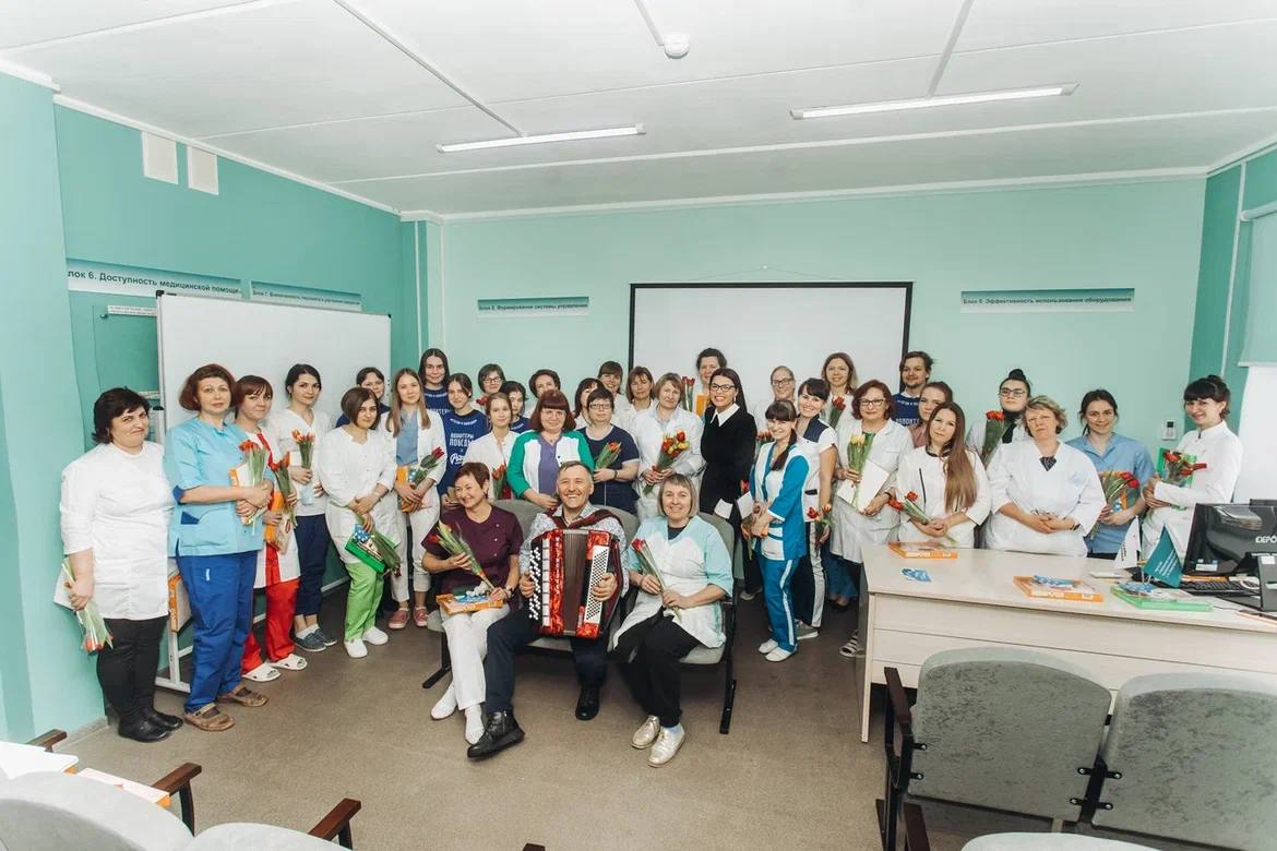 Волонтеры поздравили нижегородских врачей с 8 марта в рамках акции «Вам, любимые!»