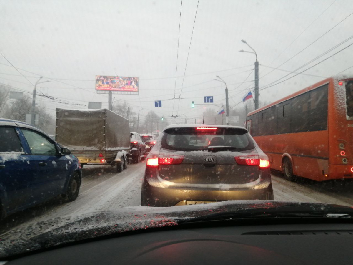 На нижегородских дорогах ожидается увеличение количества ДТП из-за снегопада