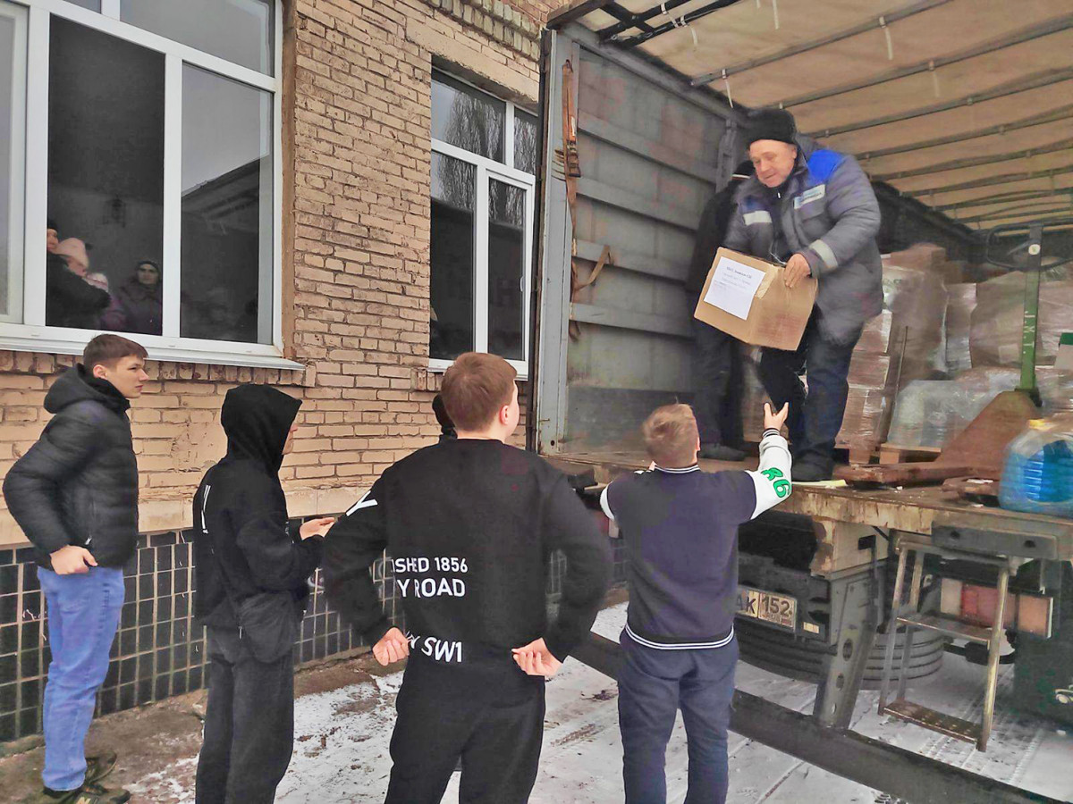 Сотрудники АПЗ отправили гуманитарный груз в ДНР и ЛНР