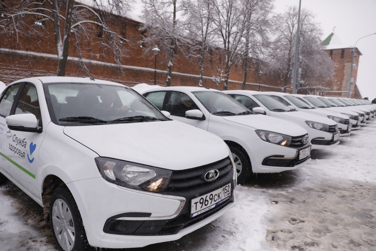 Медучреждения шести районов Нижегородской области получили 59 легковых автомобилей