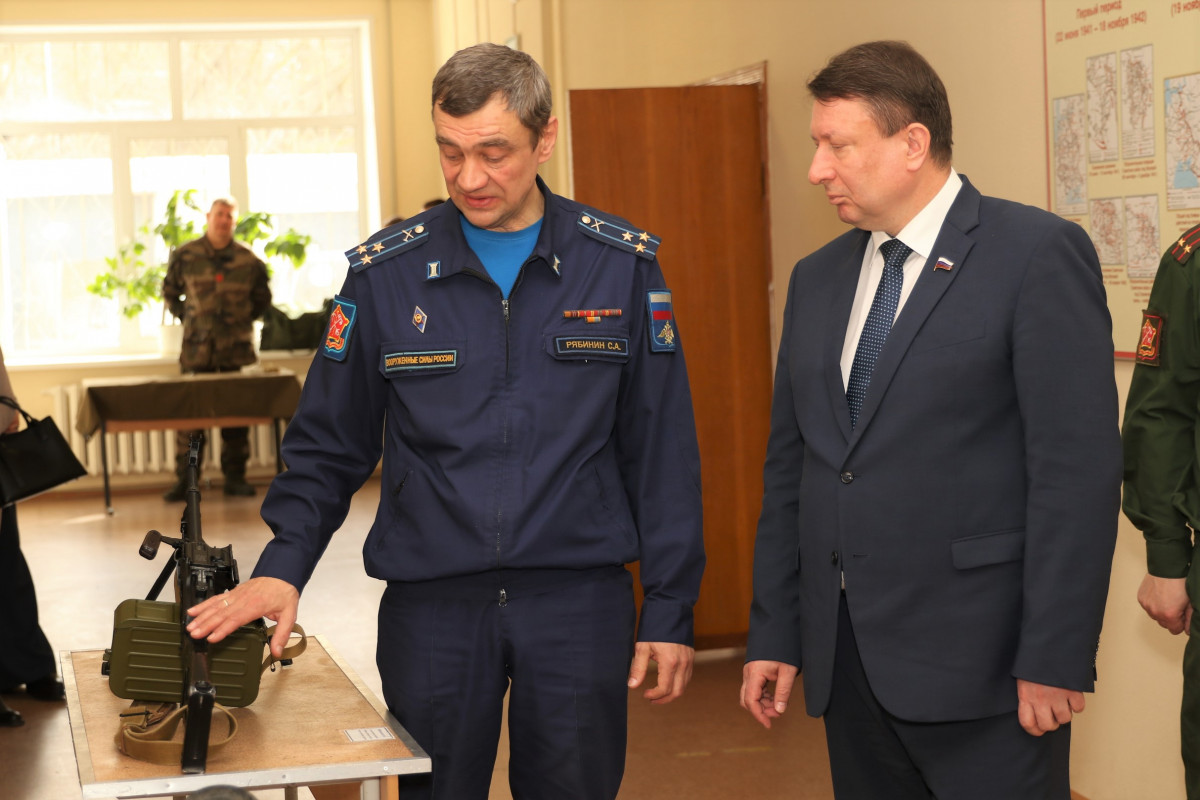 Лавричев ознакомился с работой военного учебного центра при ННГУ
