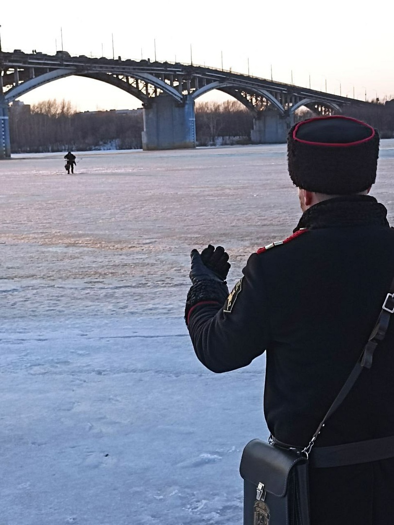 Городовые спугнули рыбака с тонкого льда в Нижнем Новгороде