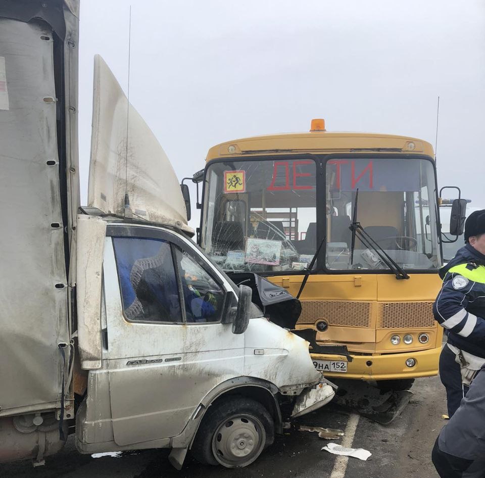 Перевозивший детей автобус попал в ДТП в Кстовском районе