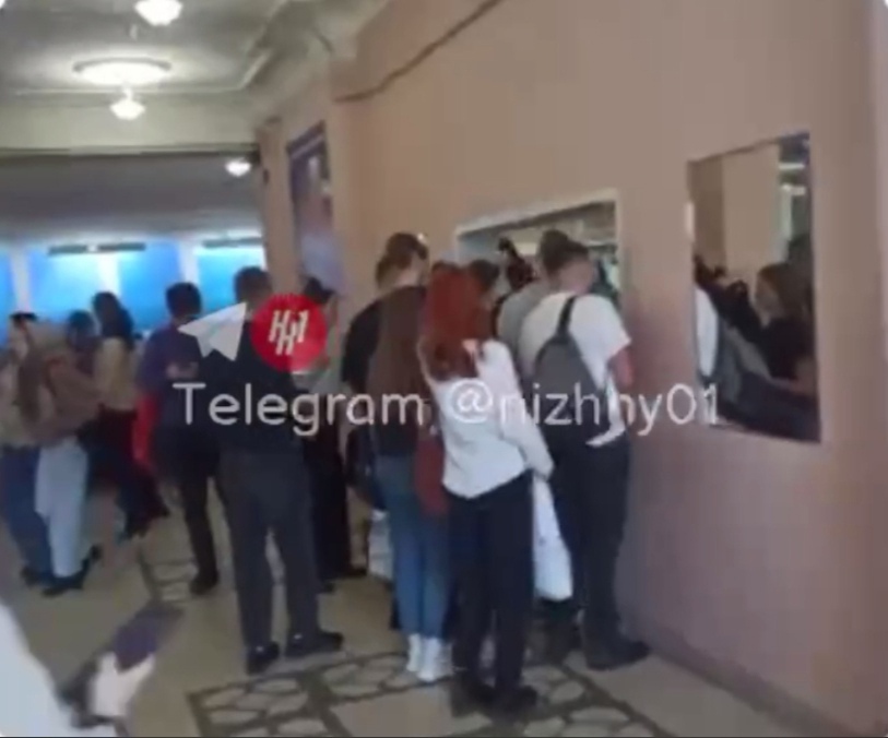 Учебные учреждения эвакуируют в Нижегородской области второй день